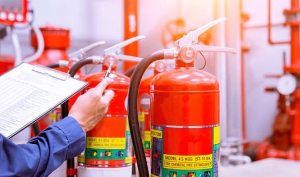 Kiểm tra bình chữa cháy trong hoạt động bảo trì