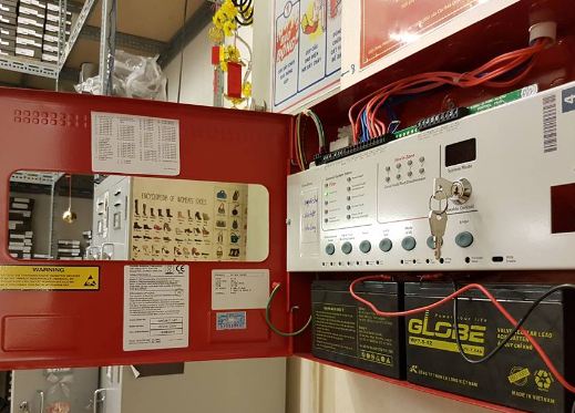 tủ báo cháy trung tâm trong hệ thống báo cháy