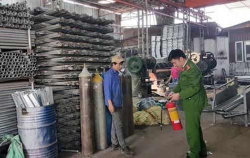 Kiểm tra công tác phòng cháy chữa cháy tại 1 cơ sở sản xuất