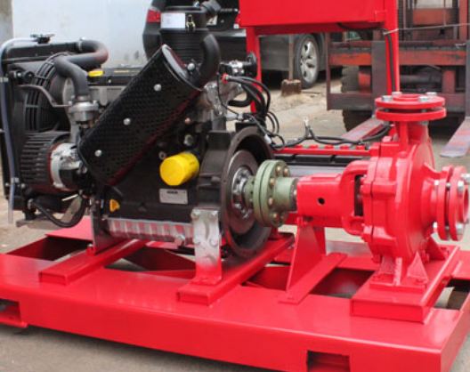  Một loại máy bơm chữa cháy chạy nhiên liệu diesel