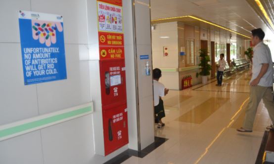 Đầy đủ các thông báo và tủ chữa cháy dễ dàng tiếp cận