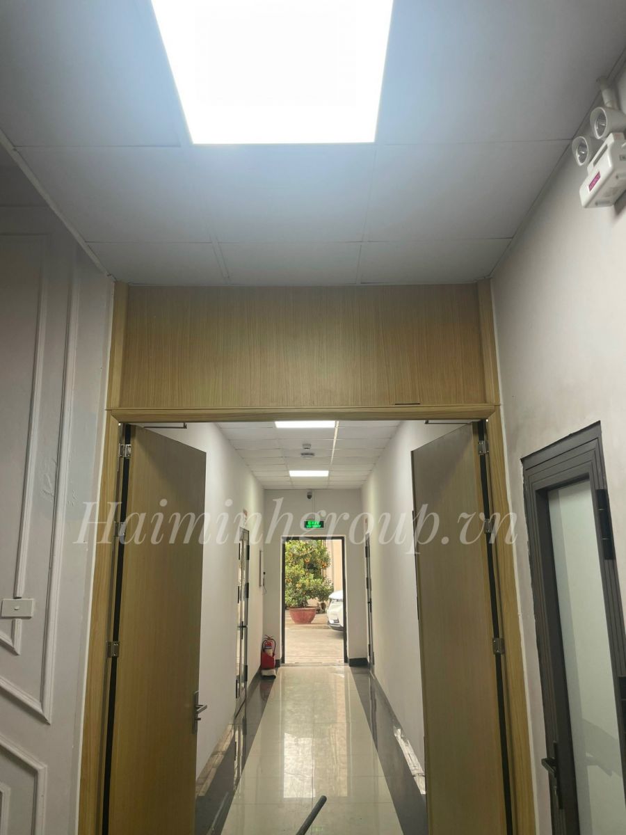 Cửa thép chống cháy vân gỗ EI 90 phút
